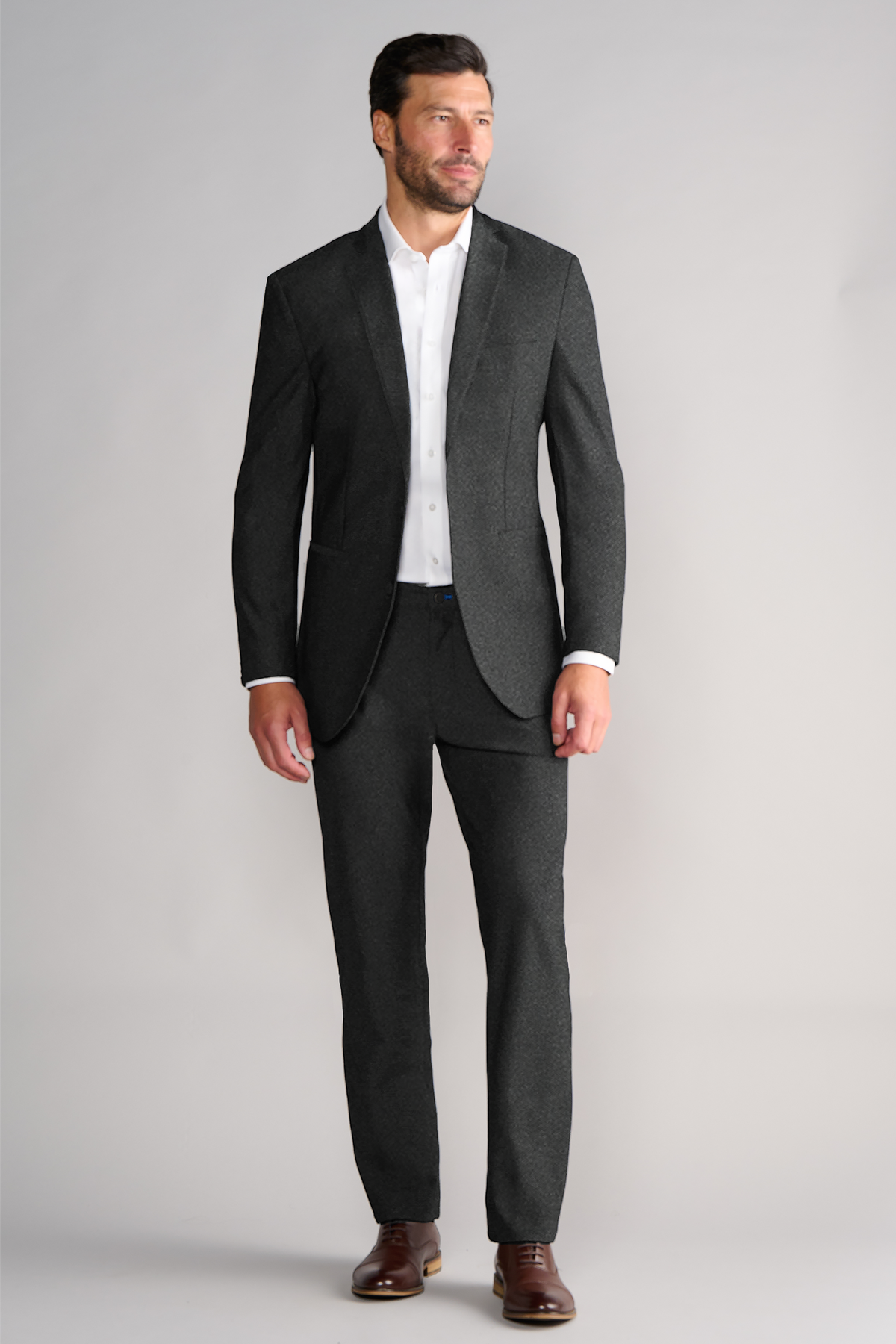 Full-length view of model wearing AIR Blazer – Heather Grey for overall fit.