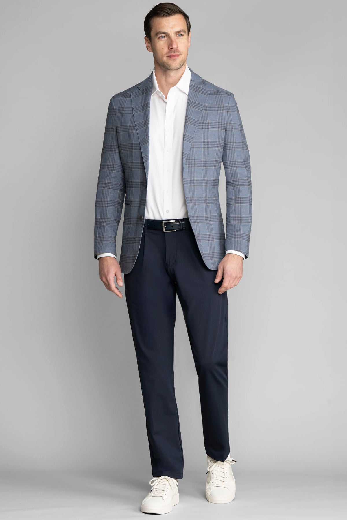 Full-length view of model wearing Performance Linen Blazer – Pearl Blue Plaid for overall fit.