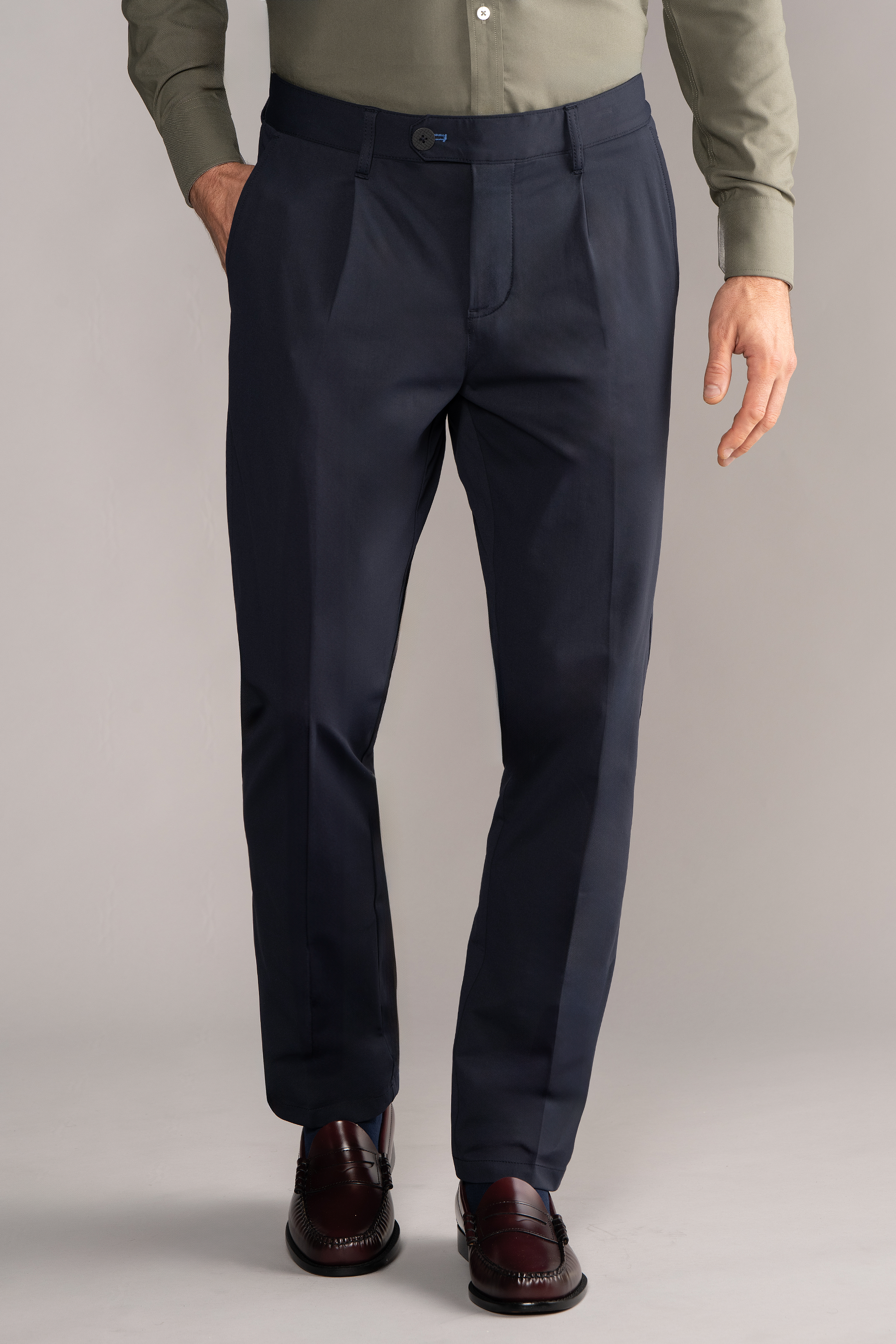 Performance Pleated Pants // Navy