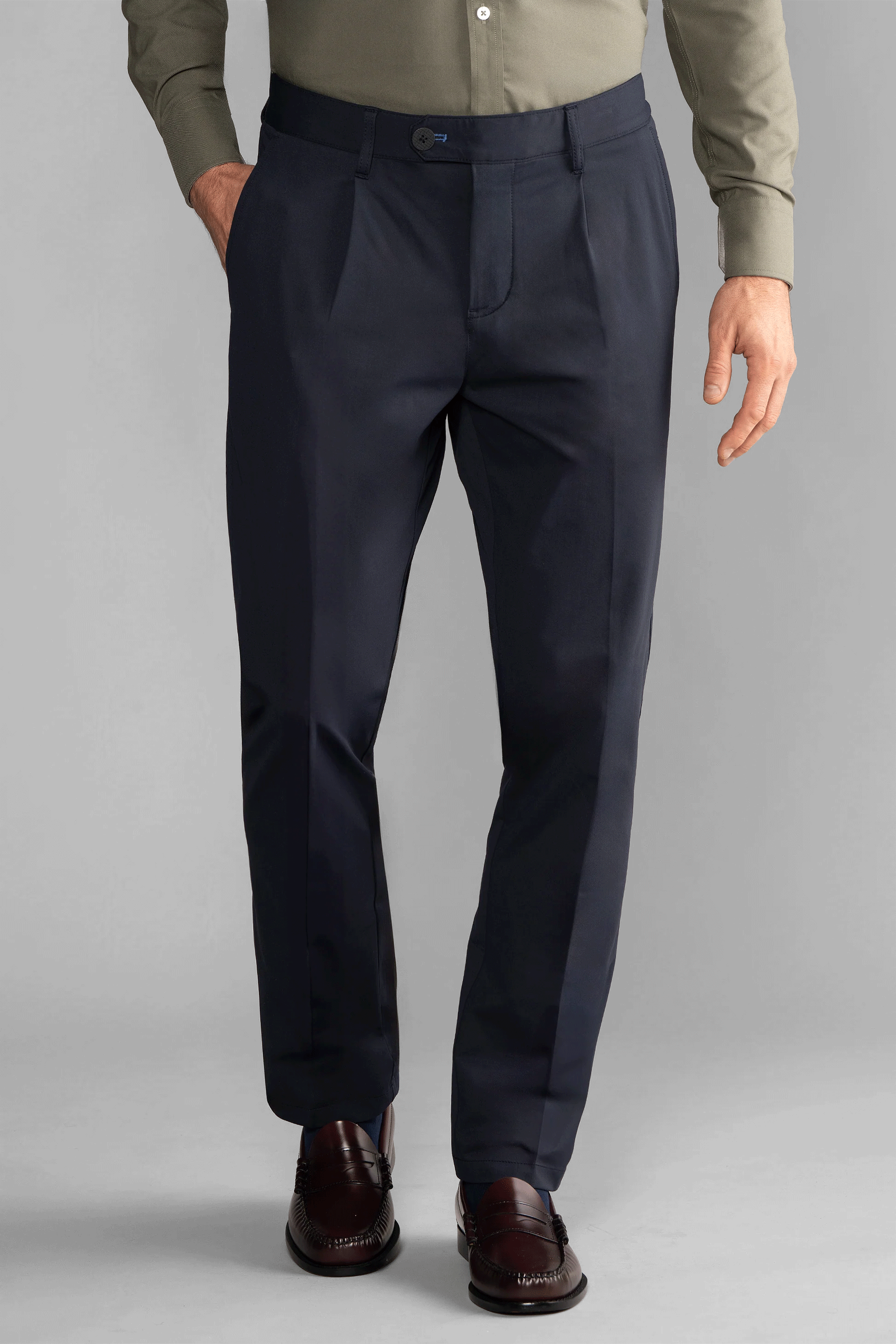 Performance Pleated Pants // Navy