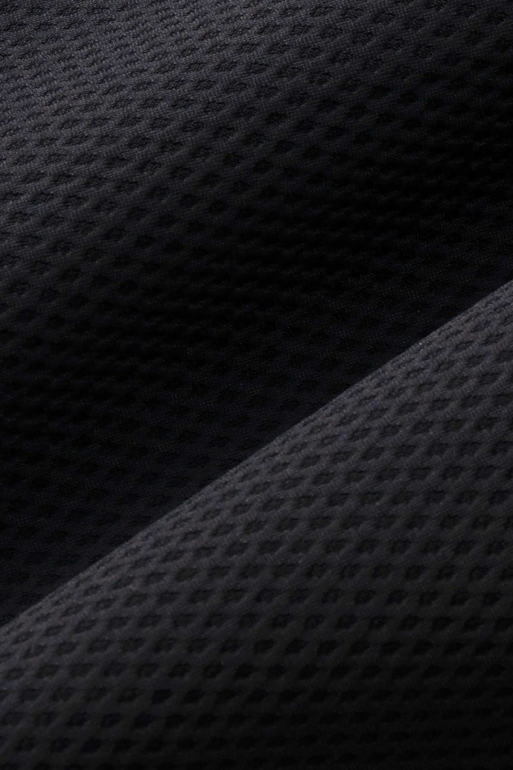 Air Quarter Zip // Black