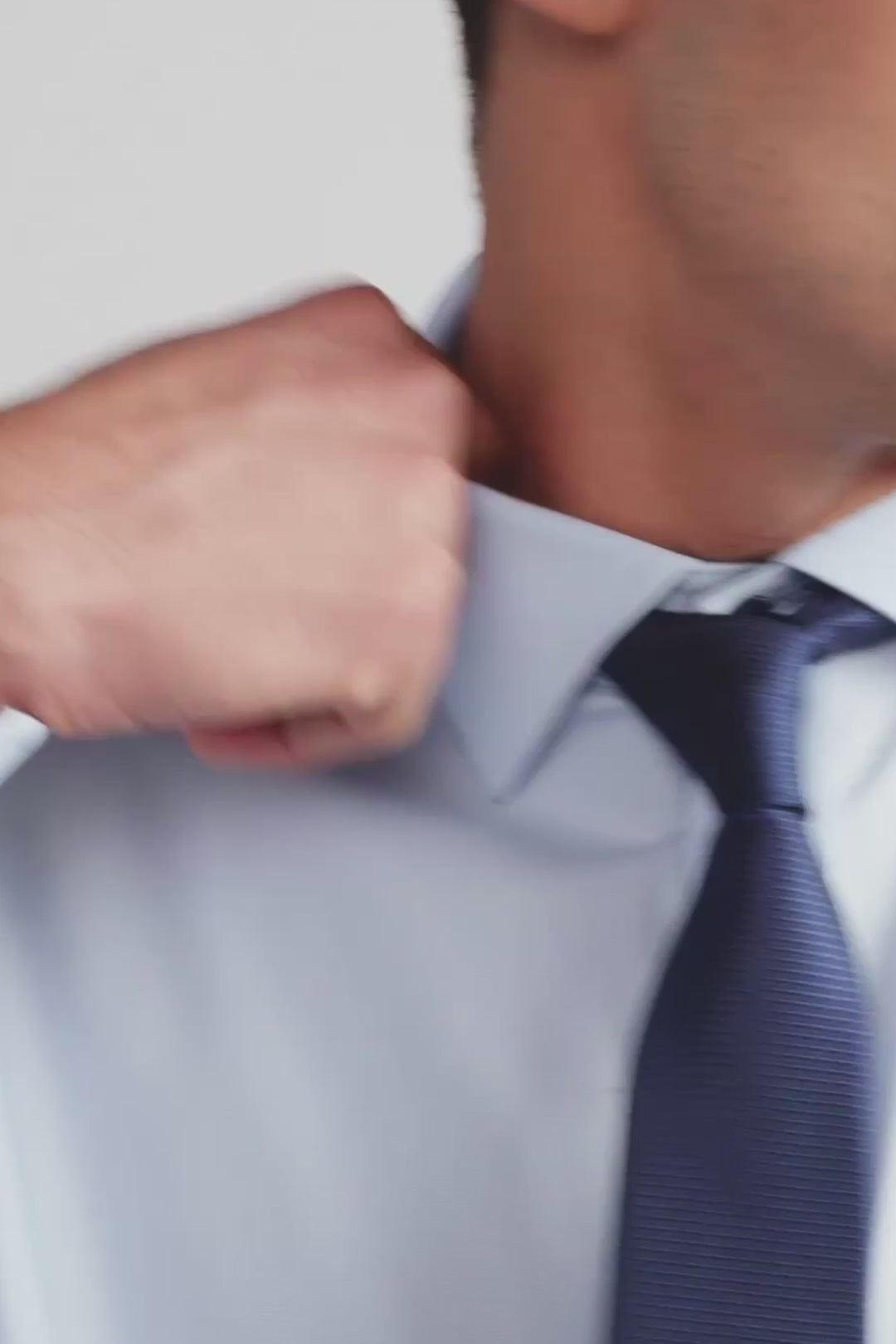 Load video: Leader Non-Iron Contrast | Navy Buttons