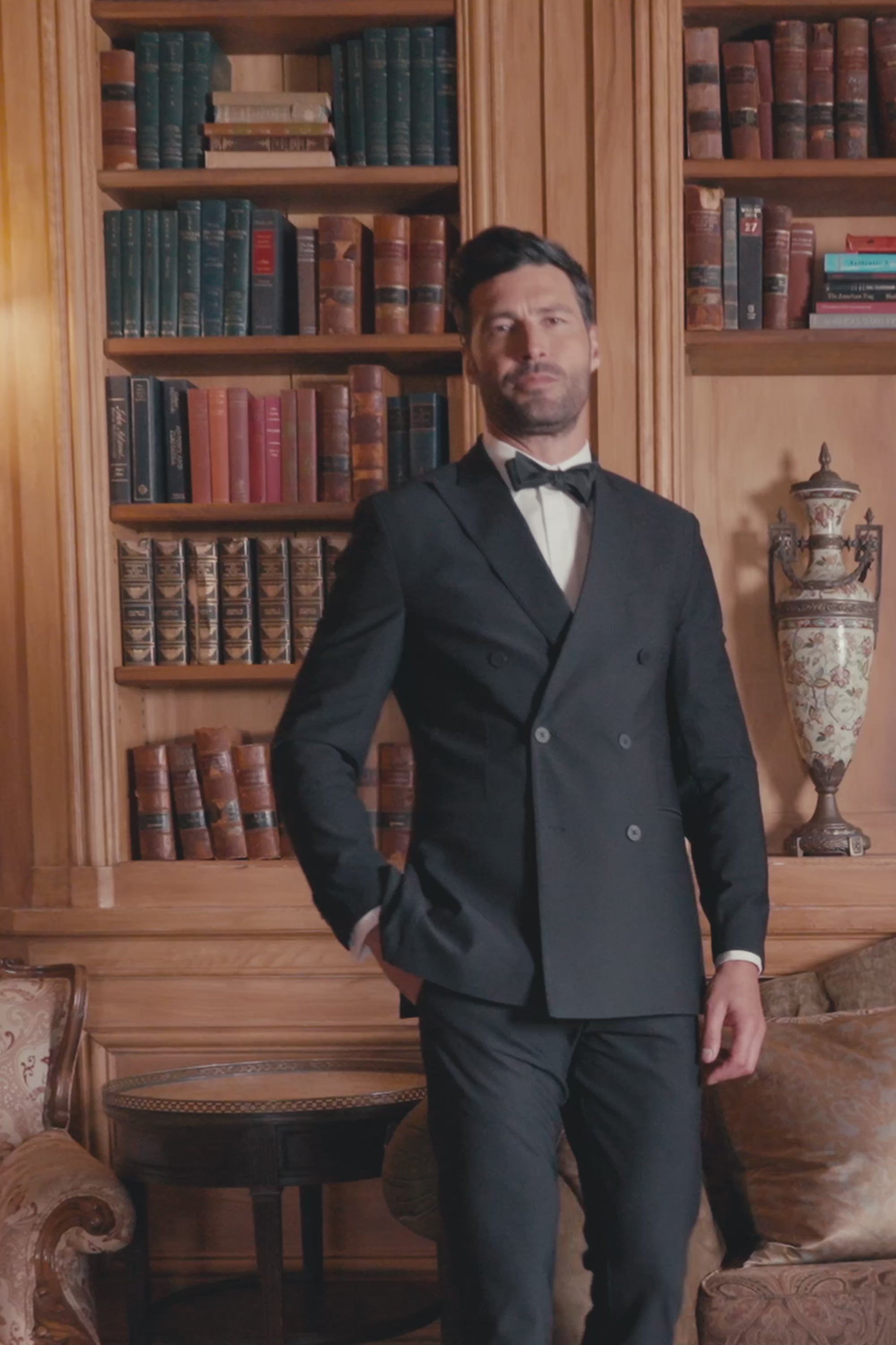 Load video: AIR Double Breasted Blazer // Black