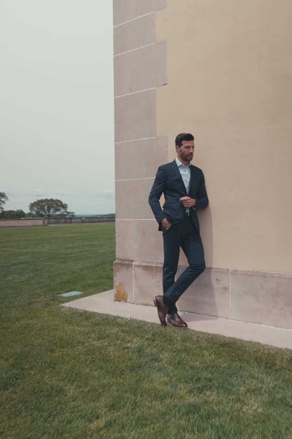 Load video: Performance Blazer // Navy